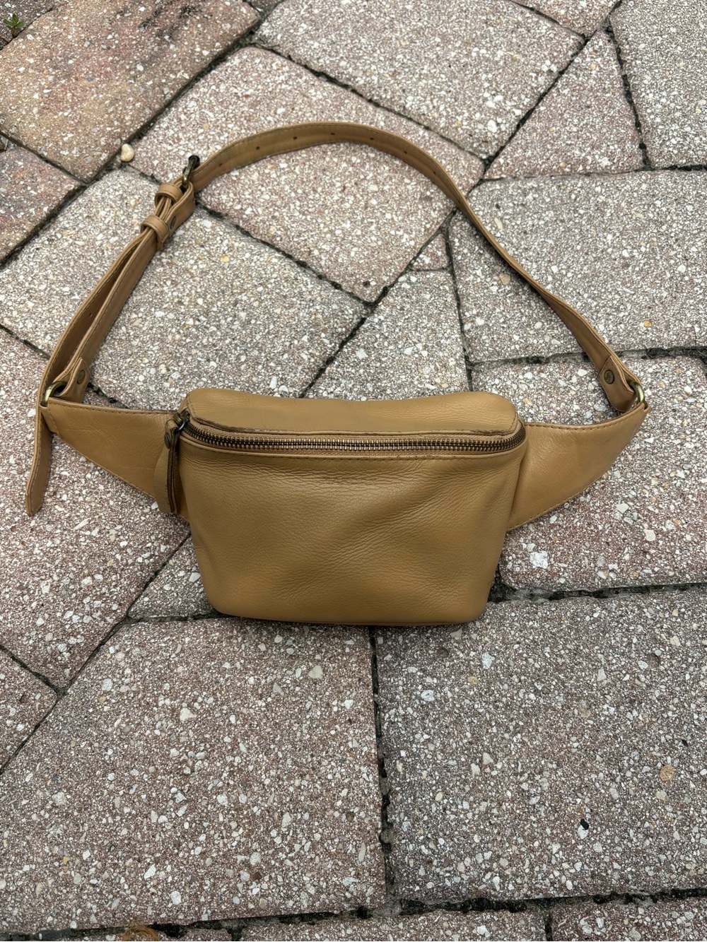 MANDRN Minimal Leather Belt Bag in Camel